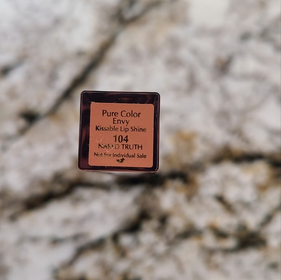 Estee Lauder Kissable Lip Shine - Picture 3 of 10